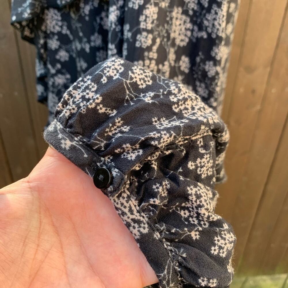 Hinge | Size Small Printed Ruffle Blouse - Picture 6 of 8